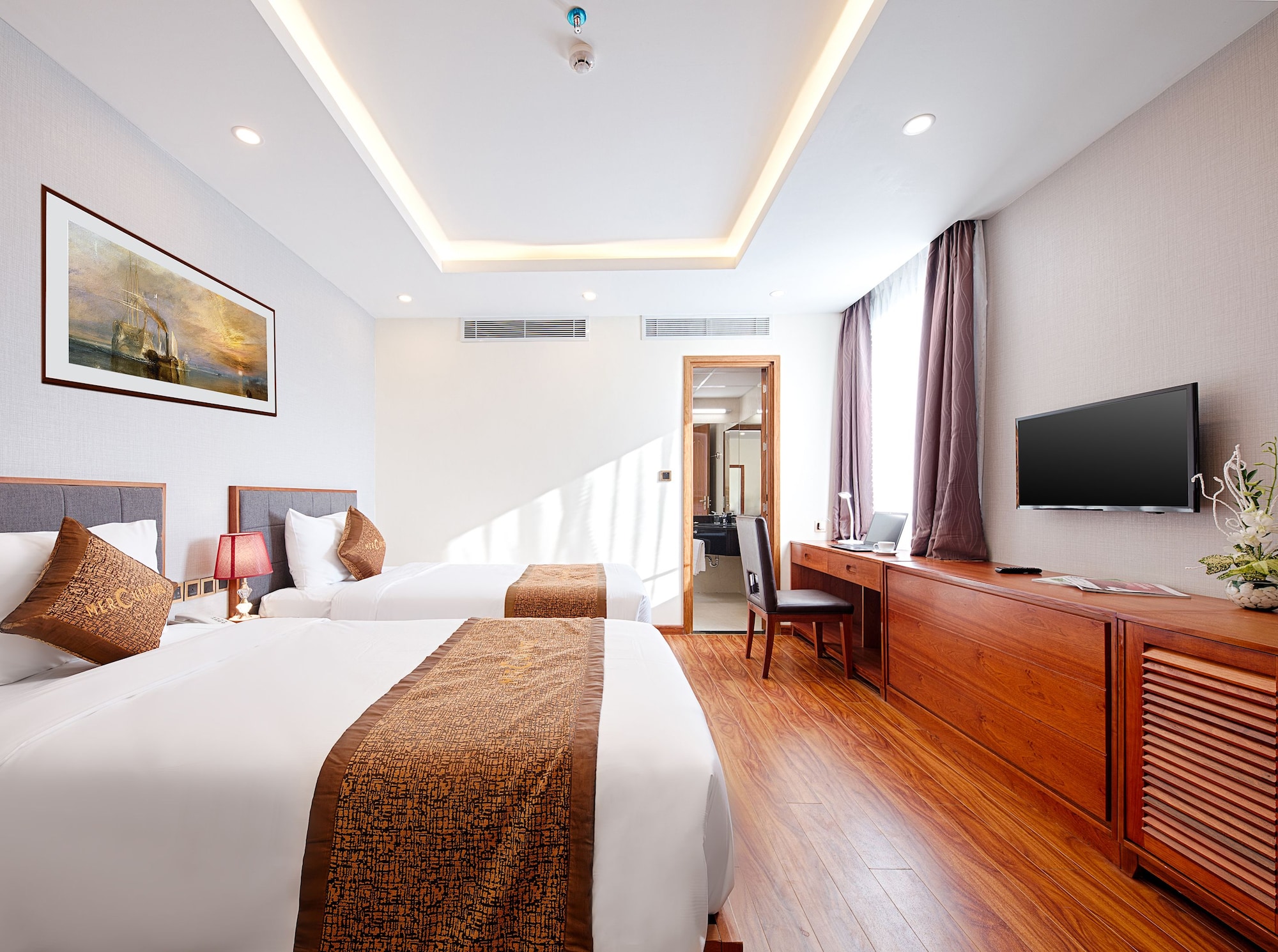 DELUXE, TWIN BEDS