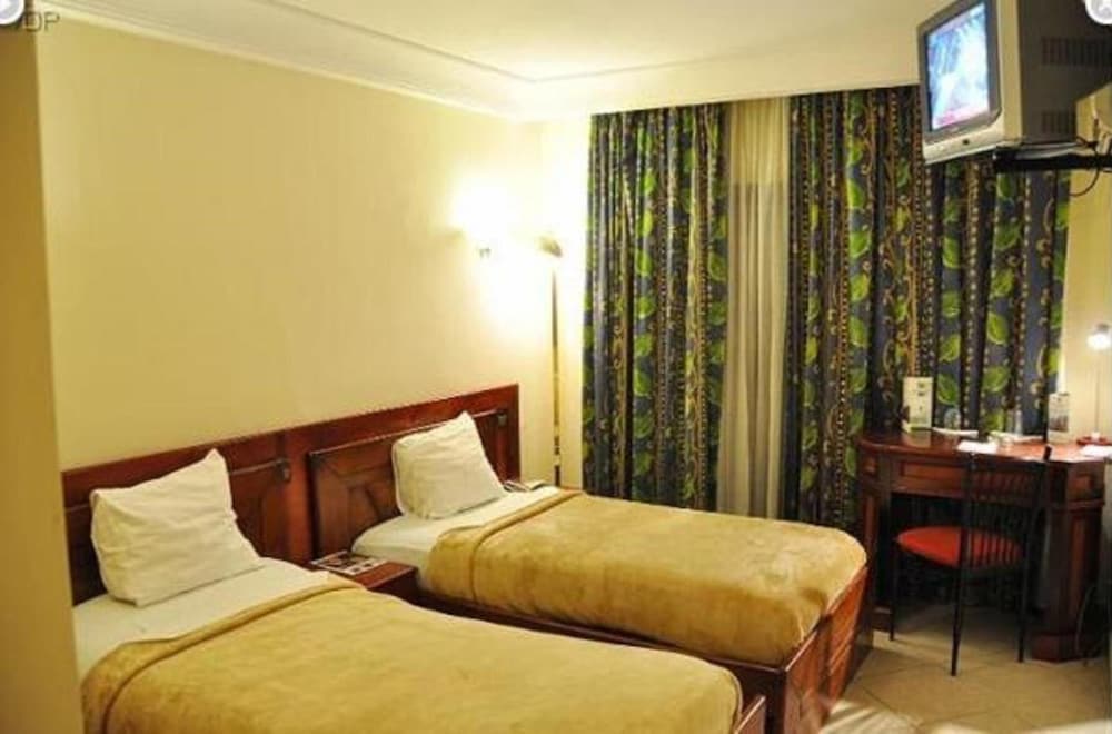 Vallee Des Princes Hotel 9/47