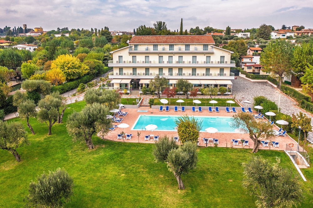 Villa Paradiso Suite in MONIGA DEL GARDA