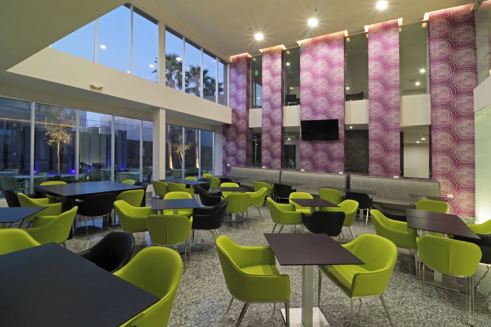 Holiday Inn Express Suites Hermosillo 35/50