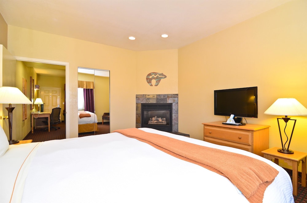 Turquoise Inn and Suites Cortez near Mesa Verde 17/42