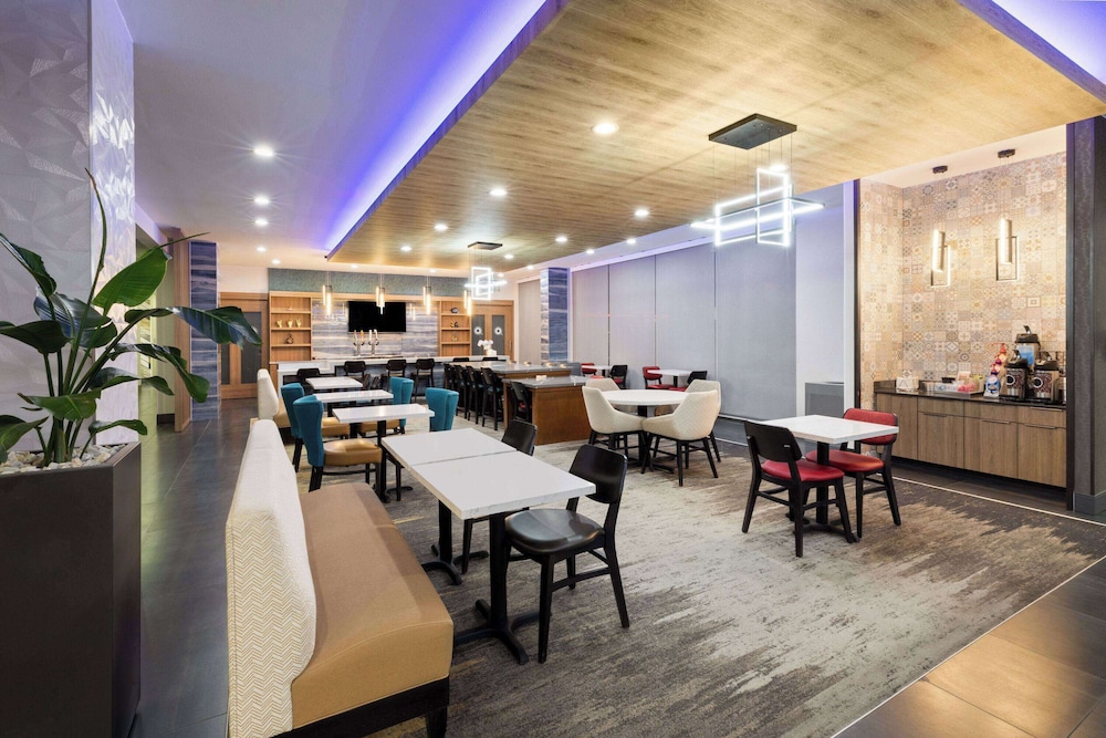 La Quinta Inn & Suites by Wyndham El Paso East Loop-375 15/27
