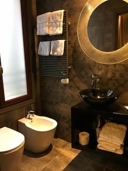 Riva del Vin Boutique Hotel 55/58
