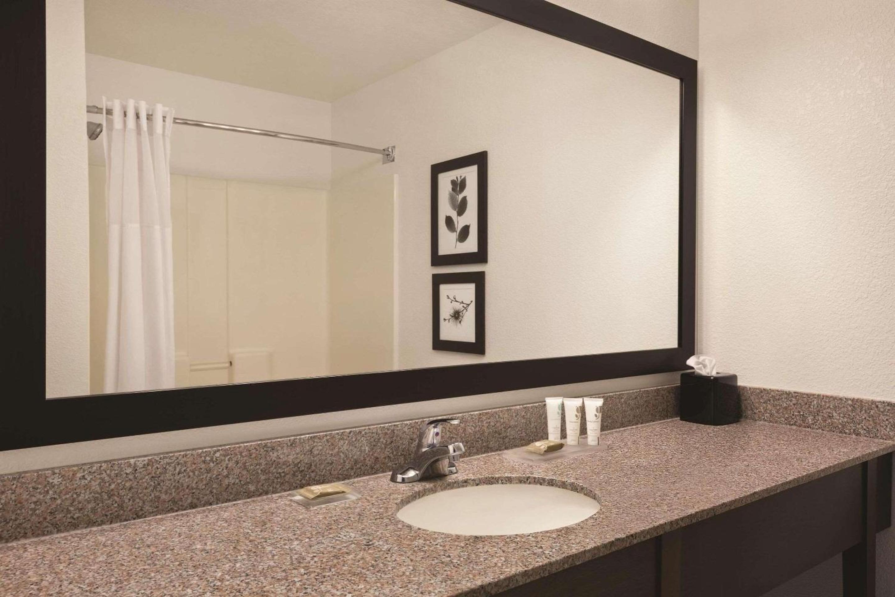 غرفة قياسية بسرير كينج، Country Inn Suites By Radisson Willmar Mn 6/7