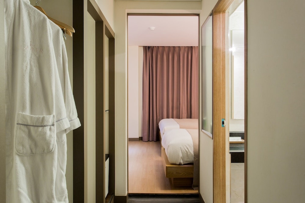 La Mer Hotel 50/50