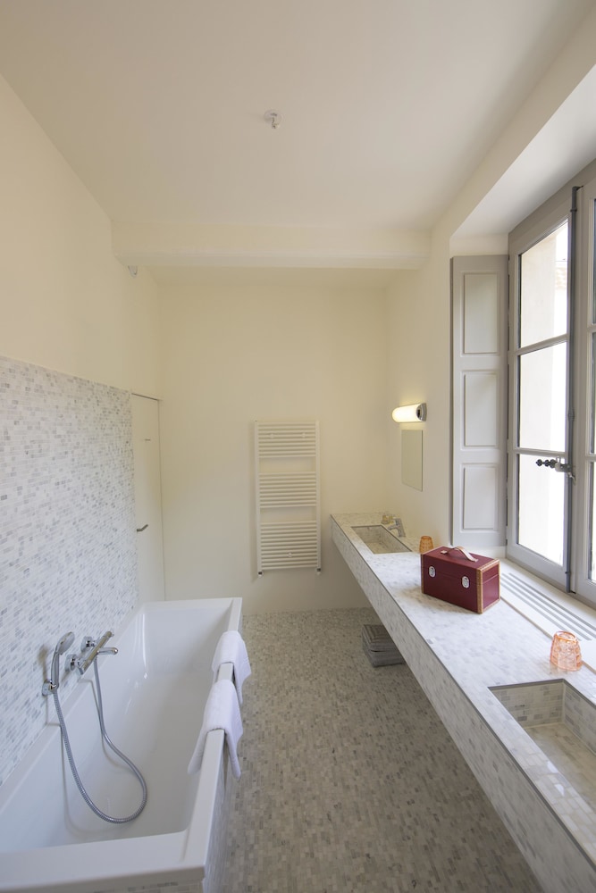 HOTEL DE LA VILLEON 25/50