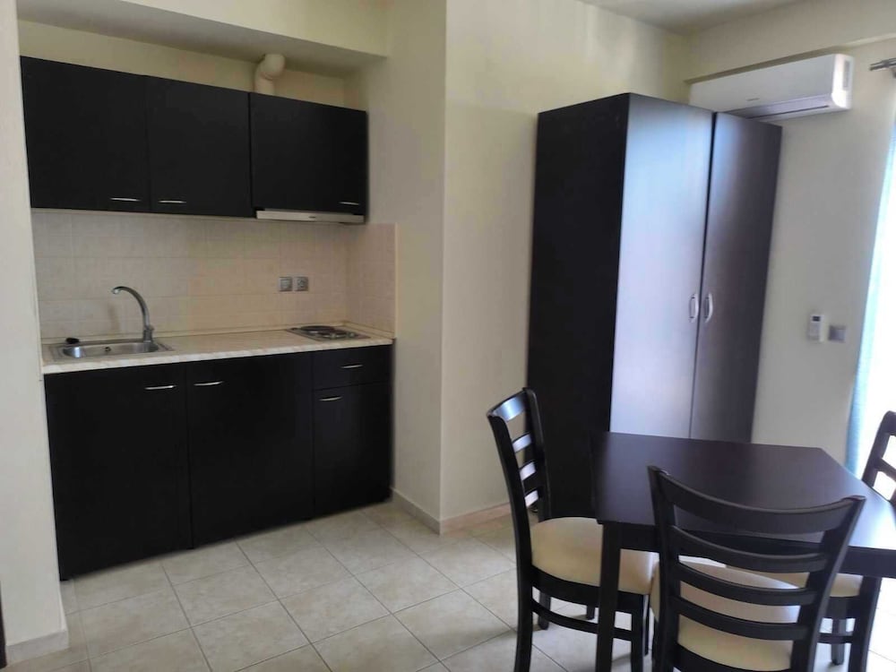 GOLDEN ROSE SUITES 16/62