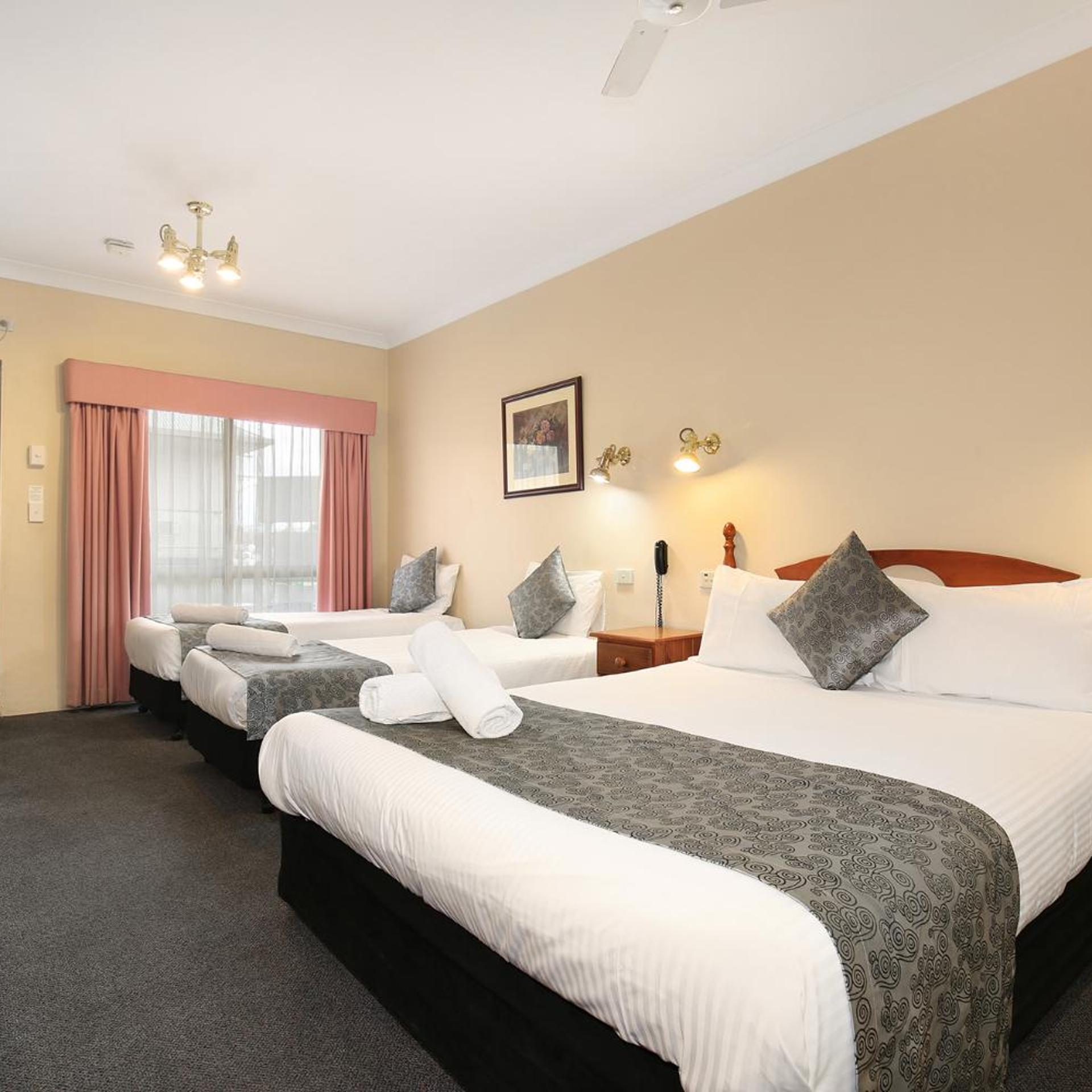 NEW ENGLAND MOTOR INN 16/40