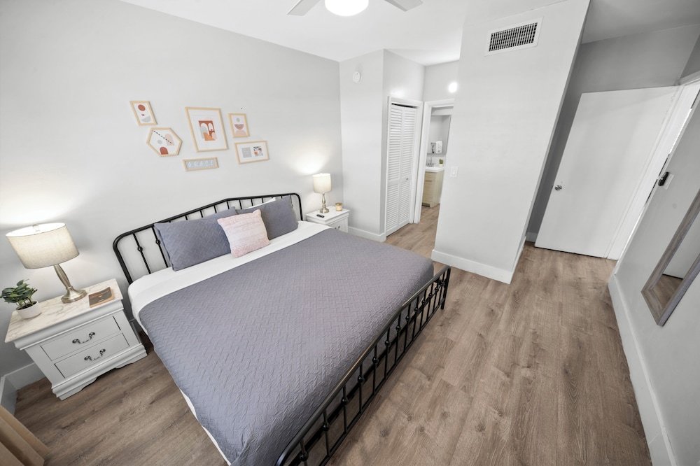 Bayview Regency Apartments By Lowkl 17/50