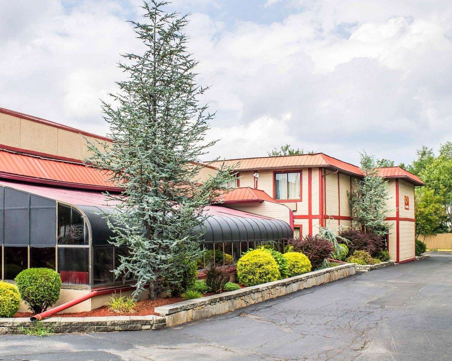 Econo Lodge Scranton near Montage Mountain 4/25