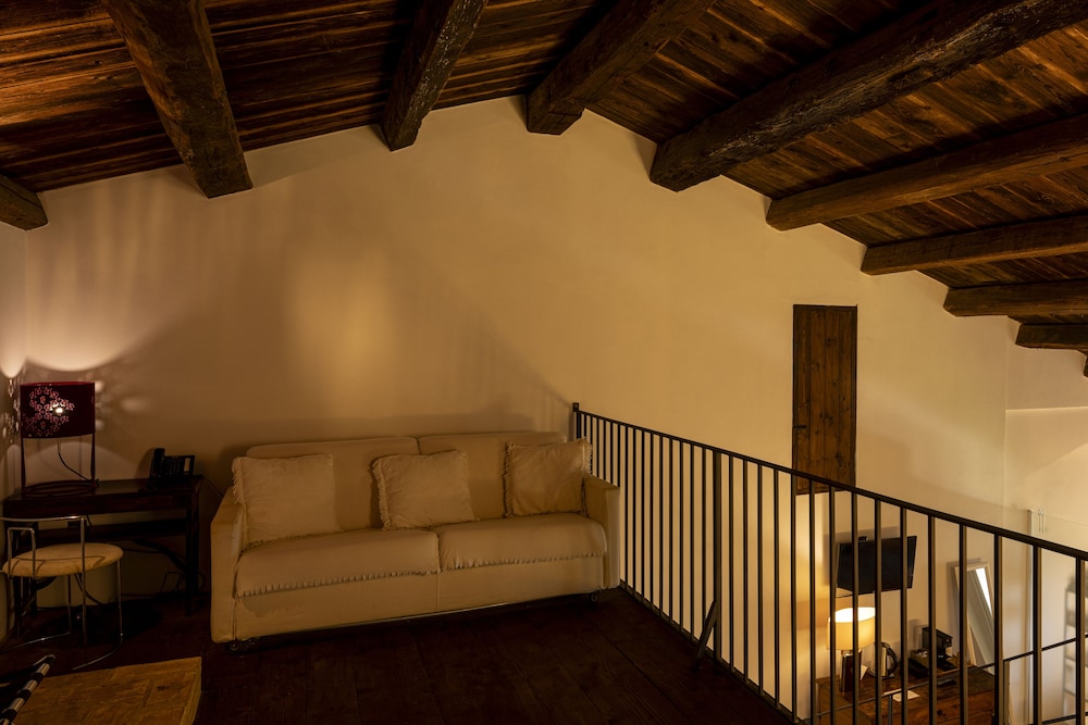 CASTELLO DI SEMIVICOLI 18/44