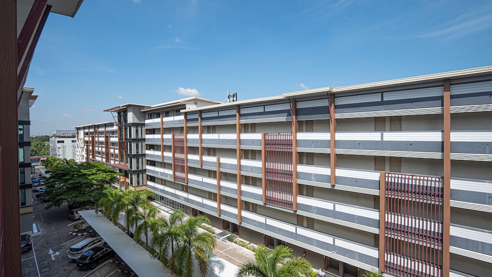 B2 Korat Night Market Boutique & Budget Hotel 5/19