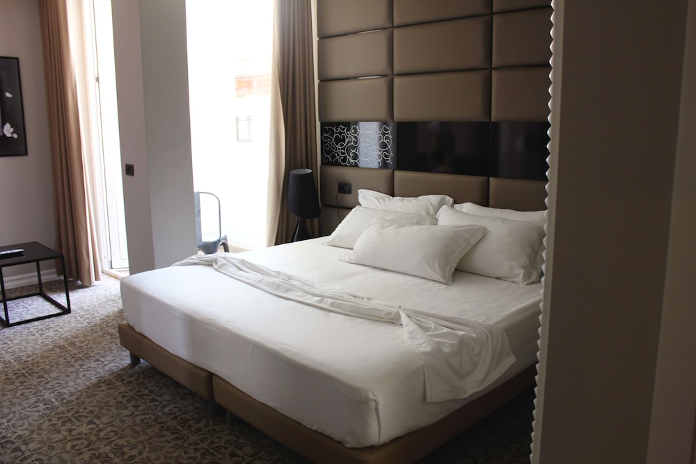 Senator Hotel 13/50