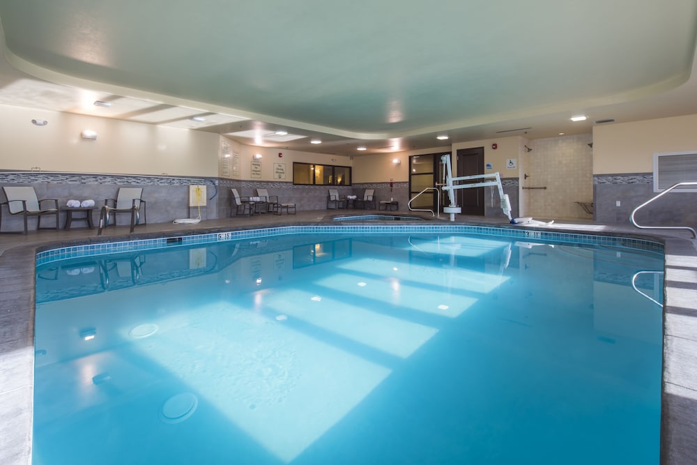 Holiday Inn Express Suites Colorado Springs Central 34/80