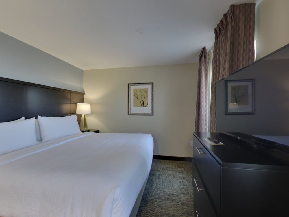 STAYBRIDGE SUITES MADISON FITCHBURG 13/71