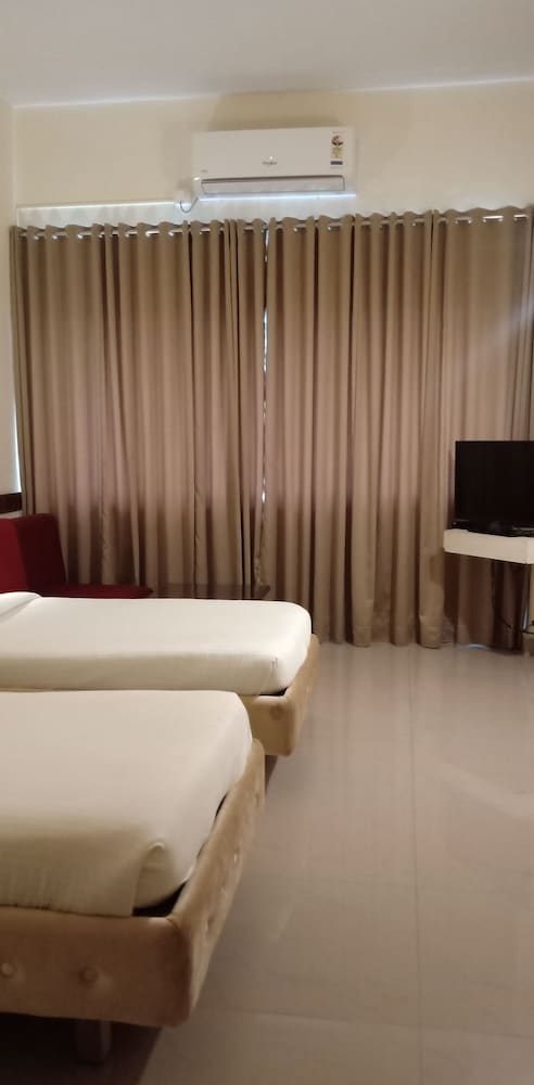Hotel Poonja International 10/18