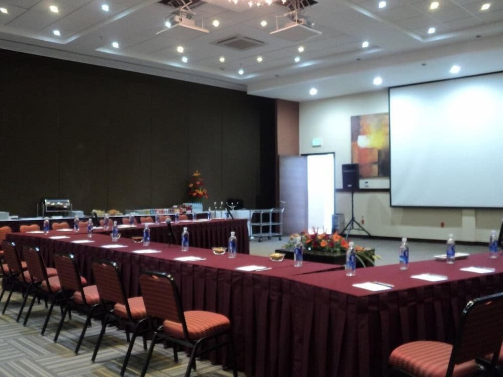 Excellence Express & Suites San Juan Del Rio 28/39