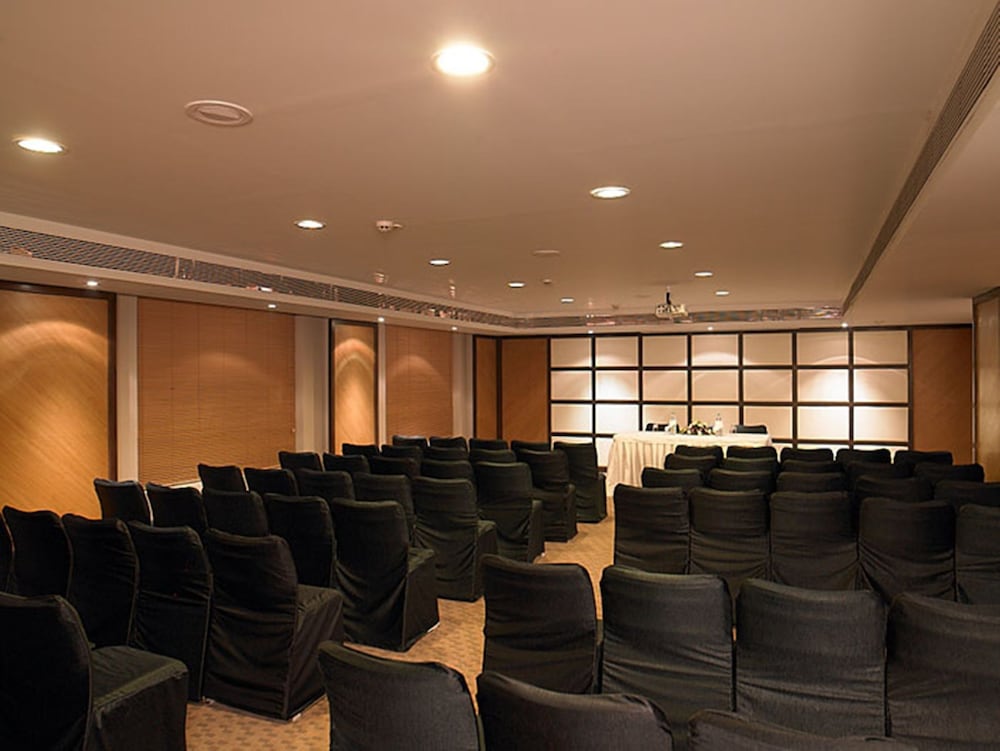 Lemon Tree Premier, Navi Mumbai 61/67