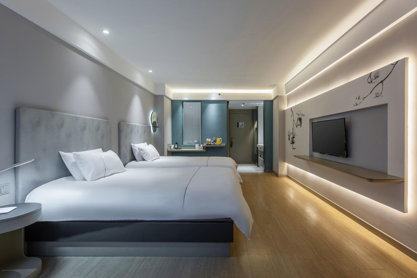 Baiyulan Hotel (Wuhan Meiyuan Xiaoqu Metro Station Dingziqiao) 8/27