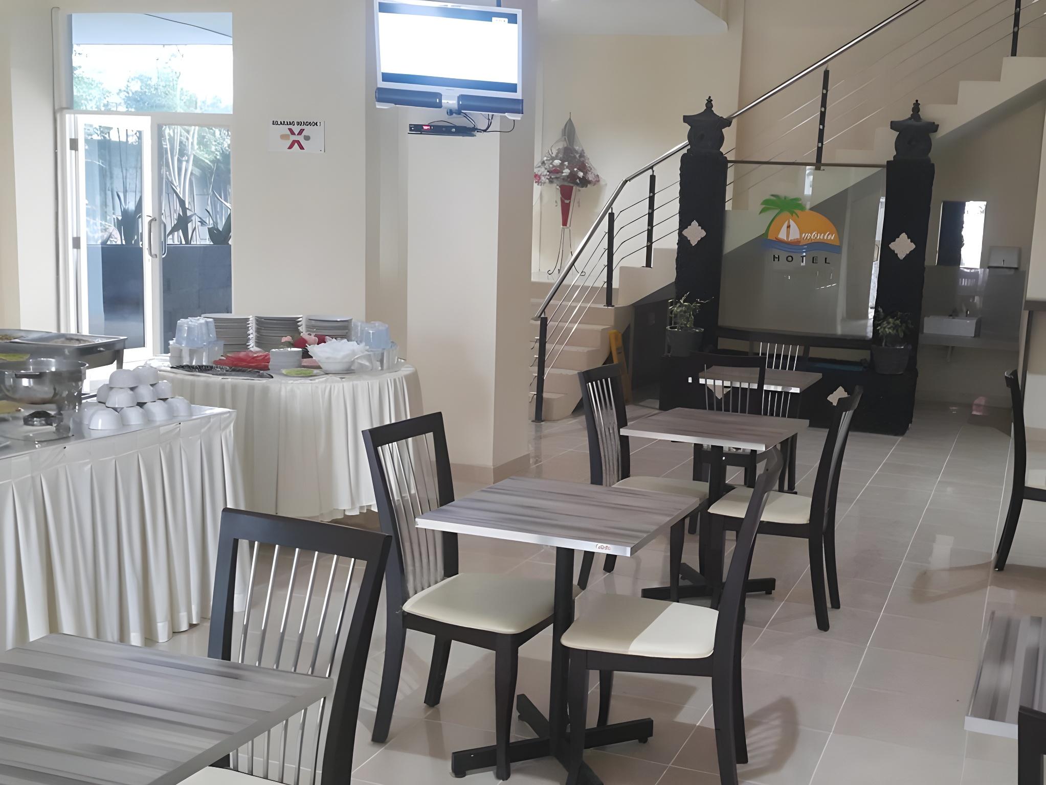 Ambulu Hotel 13/19