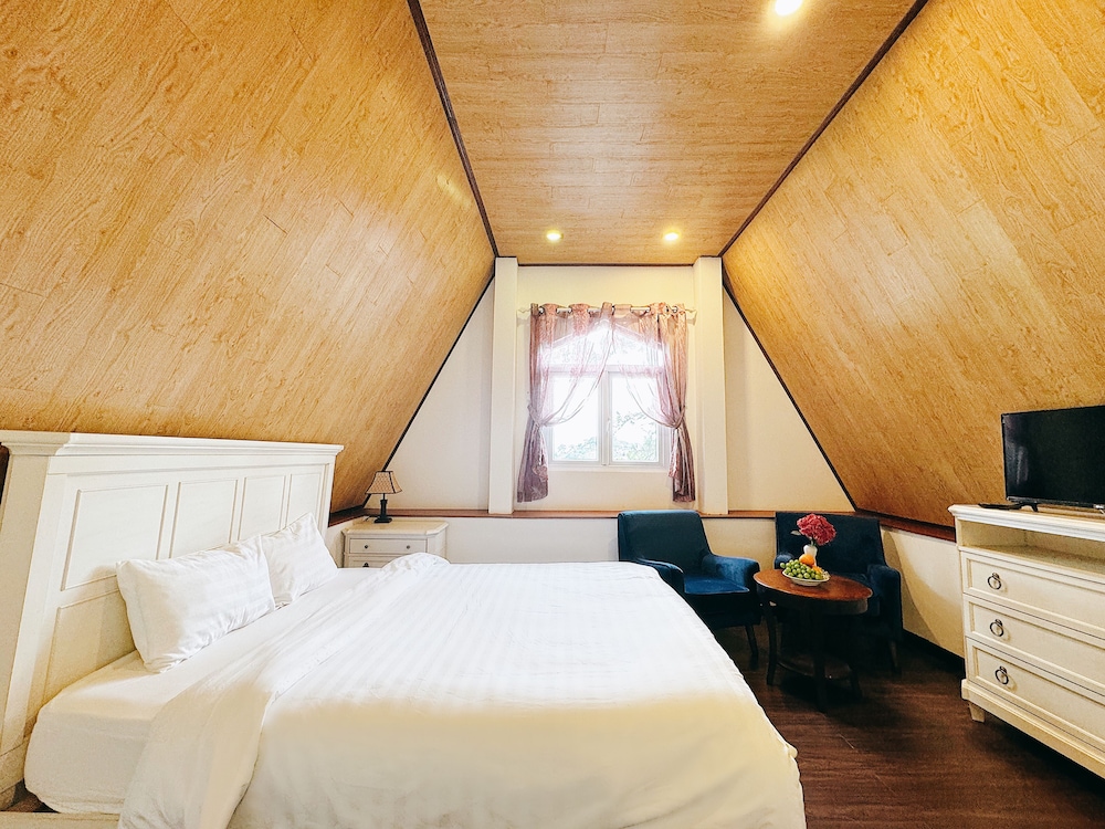 DELUXE, DOUBLE BED