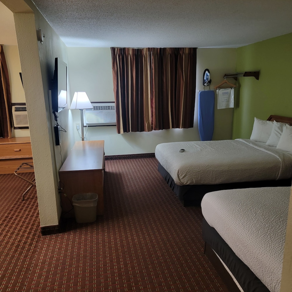 2 Bedrooms, Suite, 3 Double Beds, Kitchenette