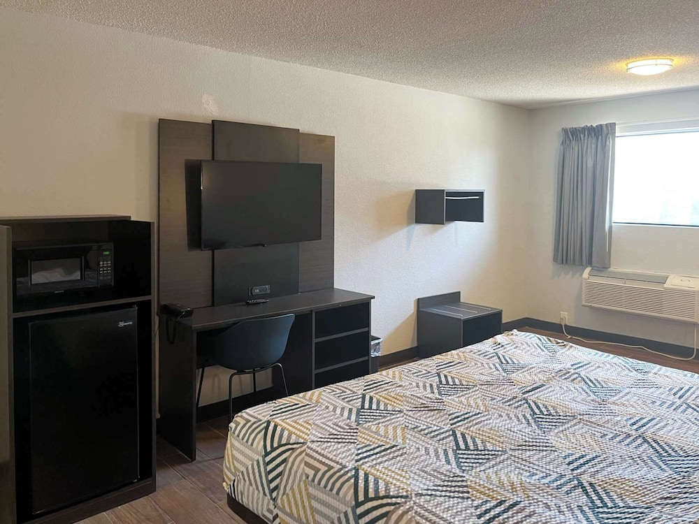 Motel6 Hurricane, WV 14/18