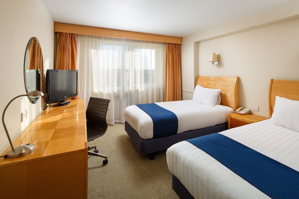 HOLIDAY INN BASILDON 24/75