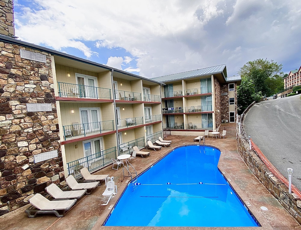 Reagan Resorts Inn 18/29