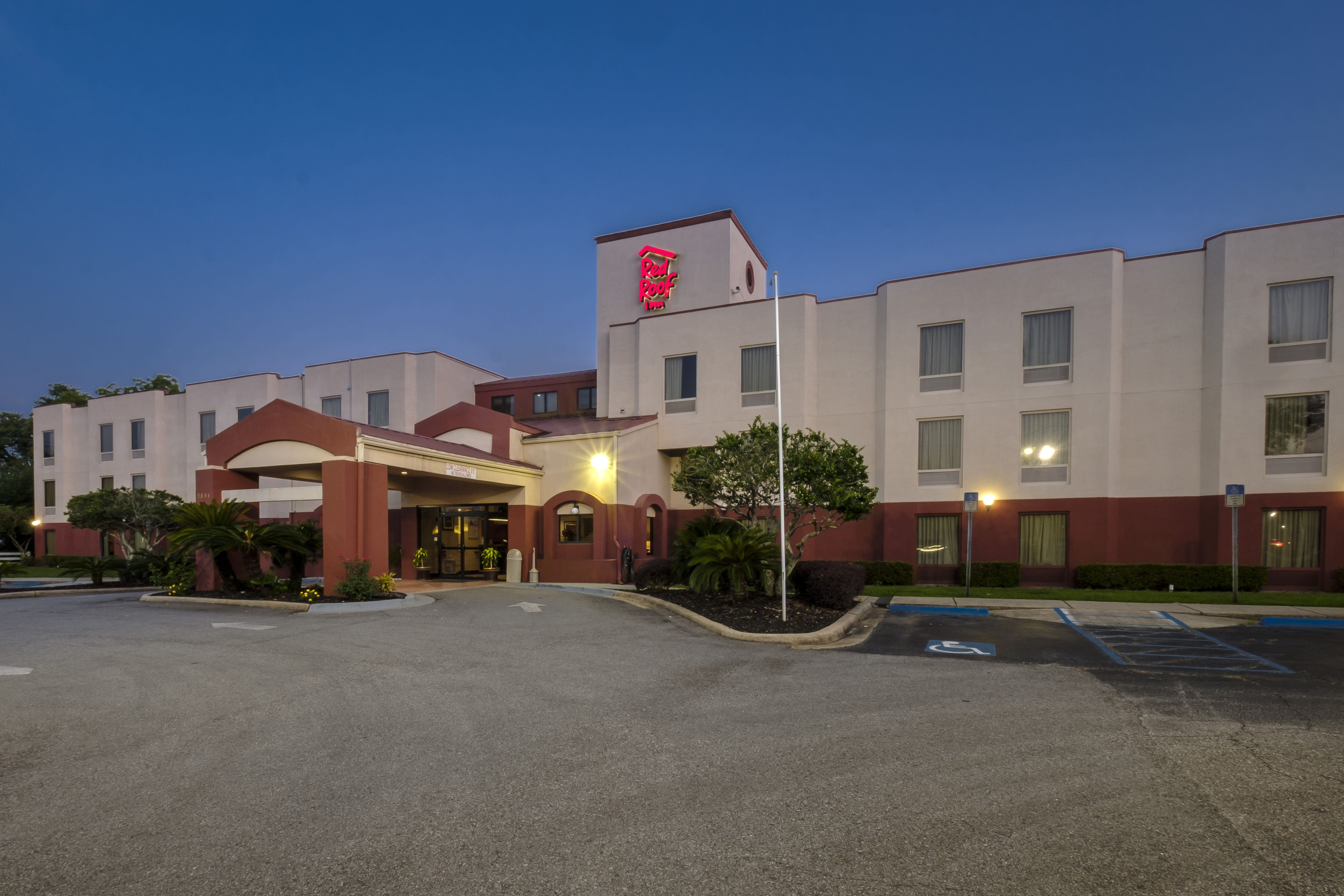 Red Roof Inn Pensacola Fairgrounds 12/13