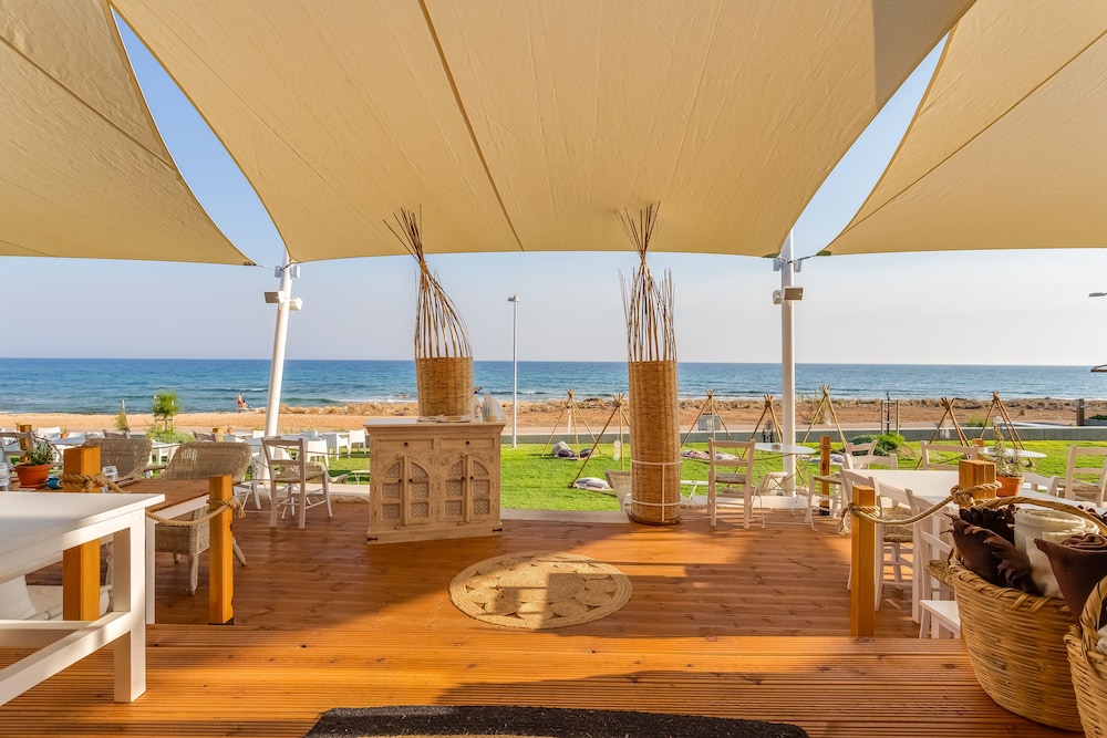 Piere Anne Beach Hotel 38/47