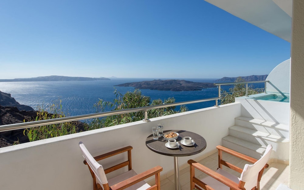 TZEKOS VILLAS in SANTORINI