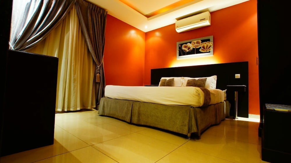 1 BEDROOM, APARTMENT