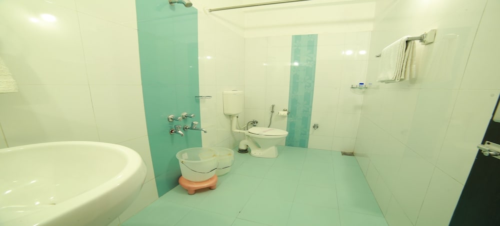 HOTEL KARNAVATI 50/50