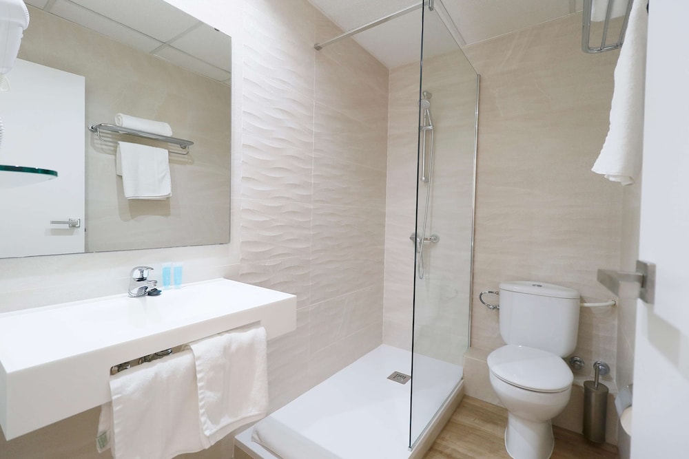 غرفة سوبيريور بسرير كوين، Gabarda Hotel 6/10