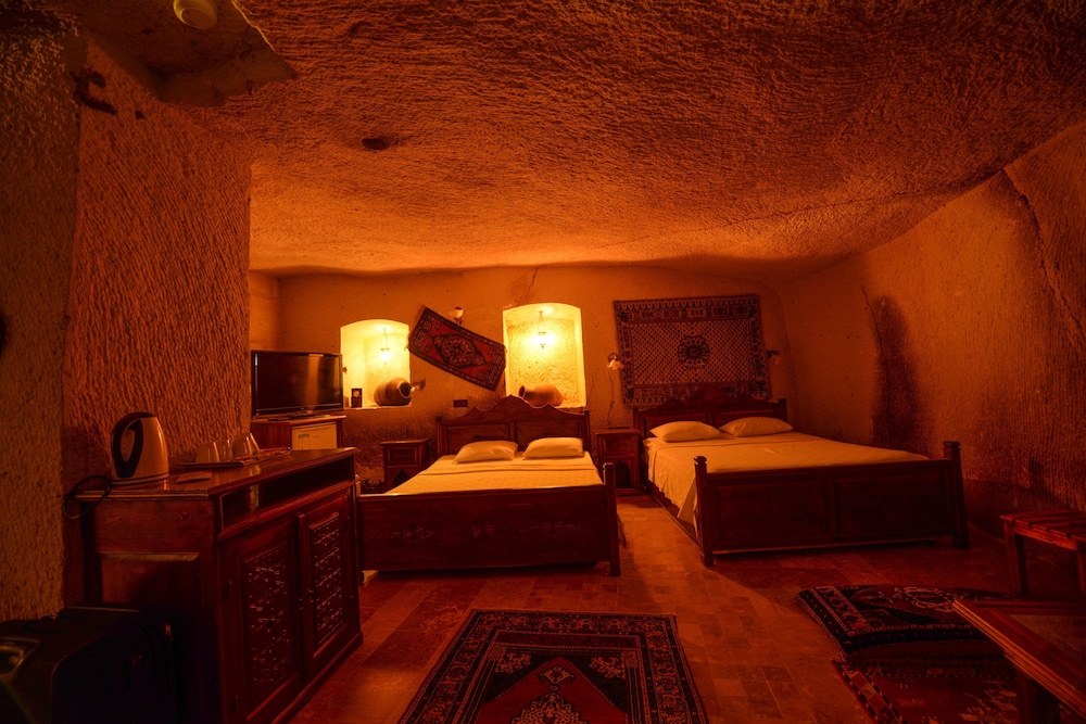 Vineyard Cave Hotel 77/98