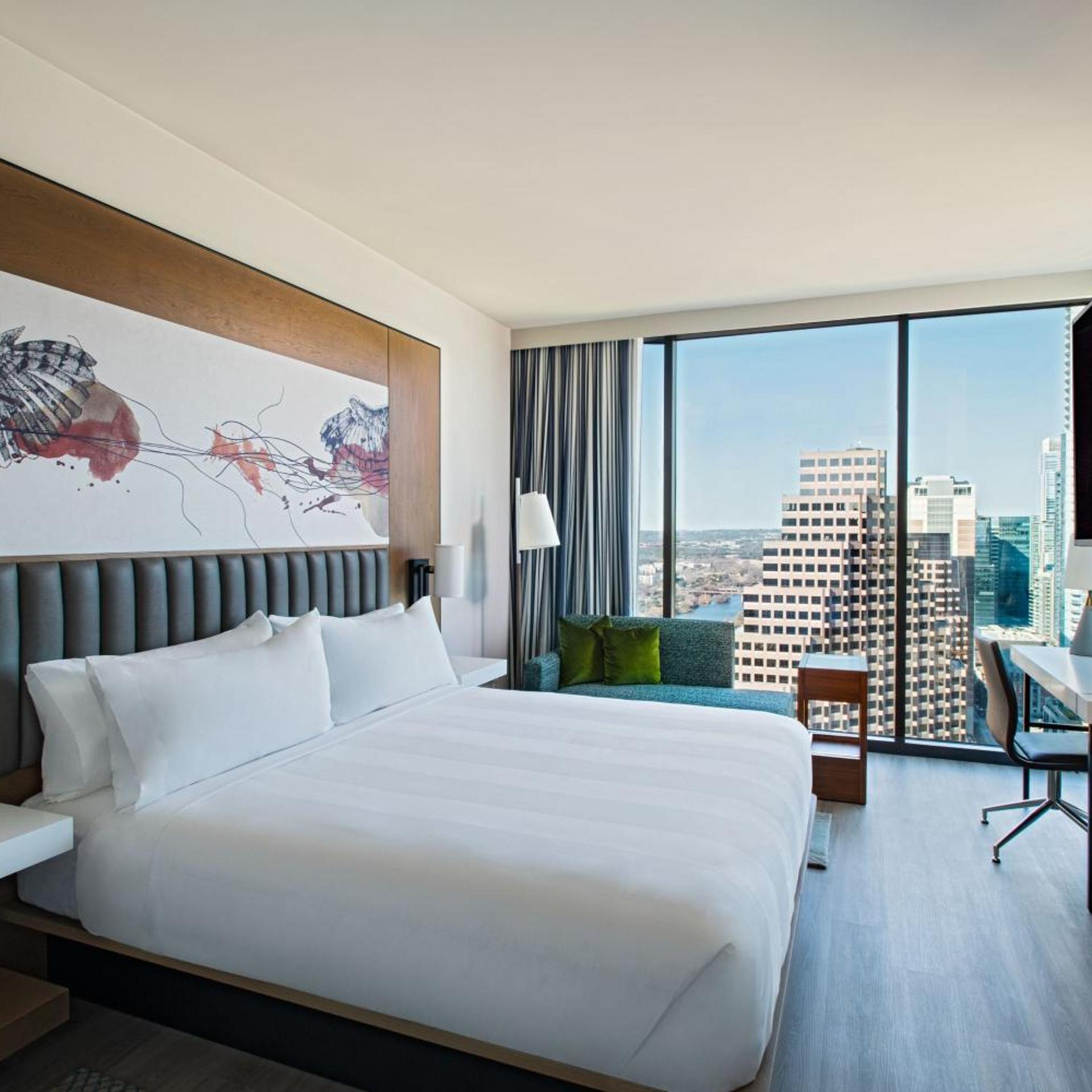 Skyline, Guest Room, King Bed, Skyline View, High Floor