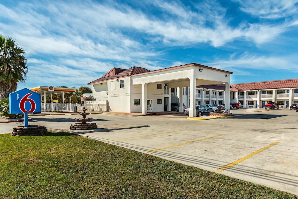 Motel6 San Marcos, TX - North 42/45