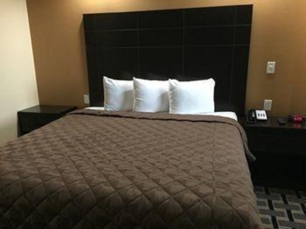 Room, King Bed, Hot Tub, Smoking