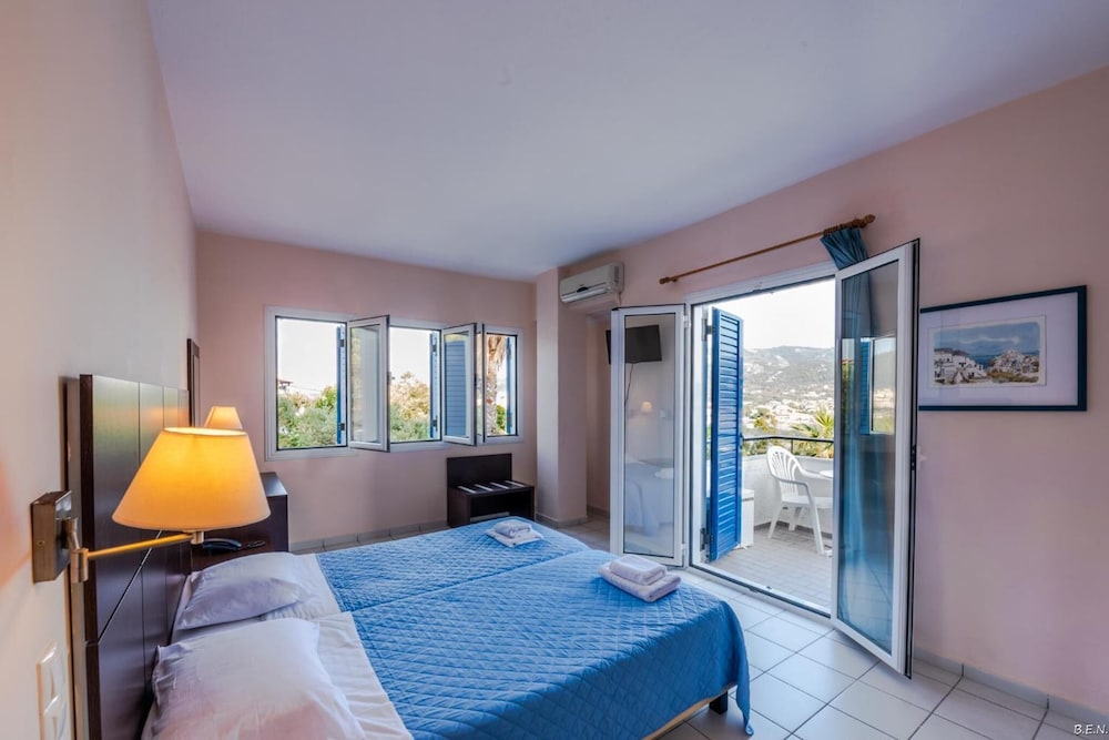 Anamar Skiathos 9/48