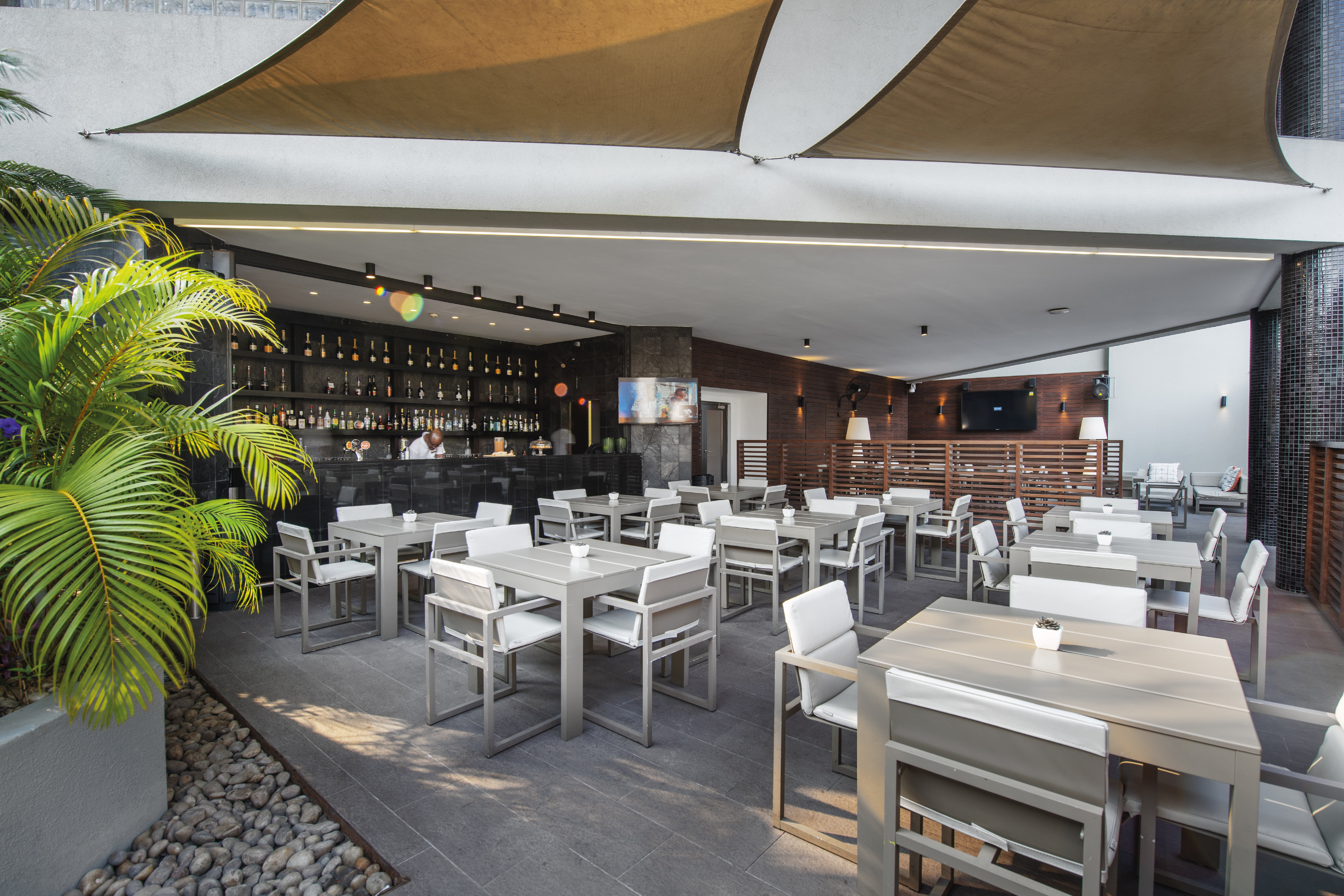 Hotel Tropico 46/63