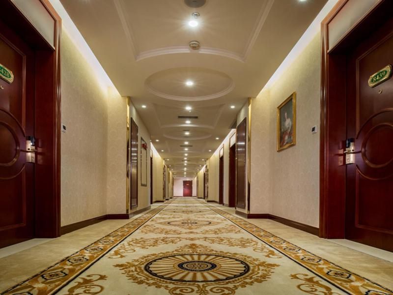 Vienna Hotel (Foshan Longjiang Convention and Exhibition Center) 35/36