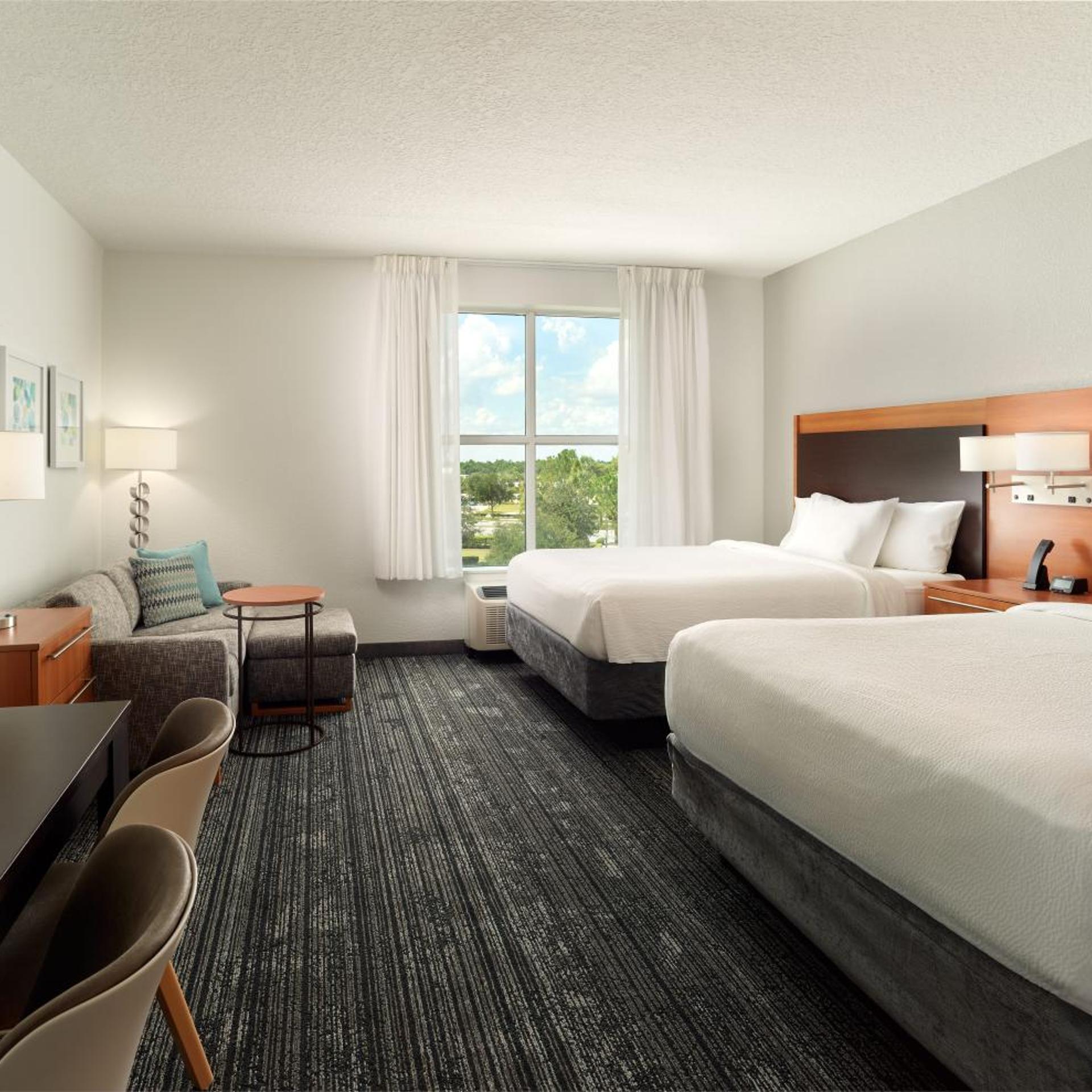 Suite, 2 Queen Beds, Sofa