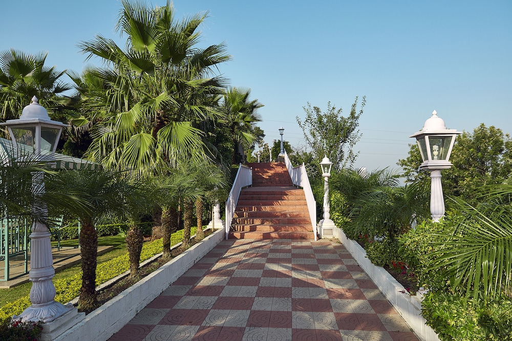 Club Mahindra Kandaghat 54/62
