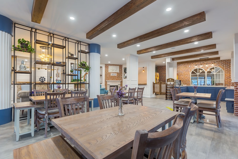 Hanedan Hotel 25/40