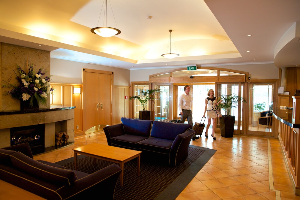 Brentwood Hotel 30/54