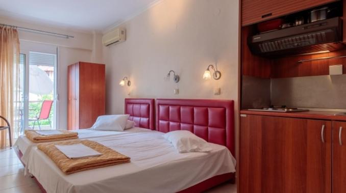 Christina Hotel 35/50
