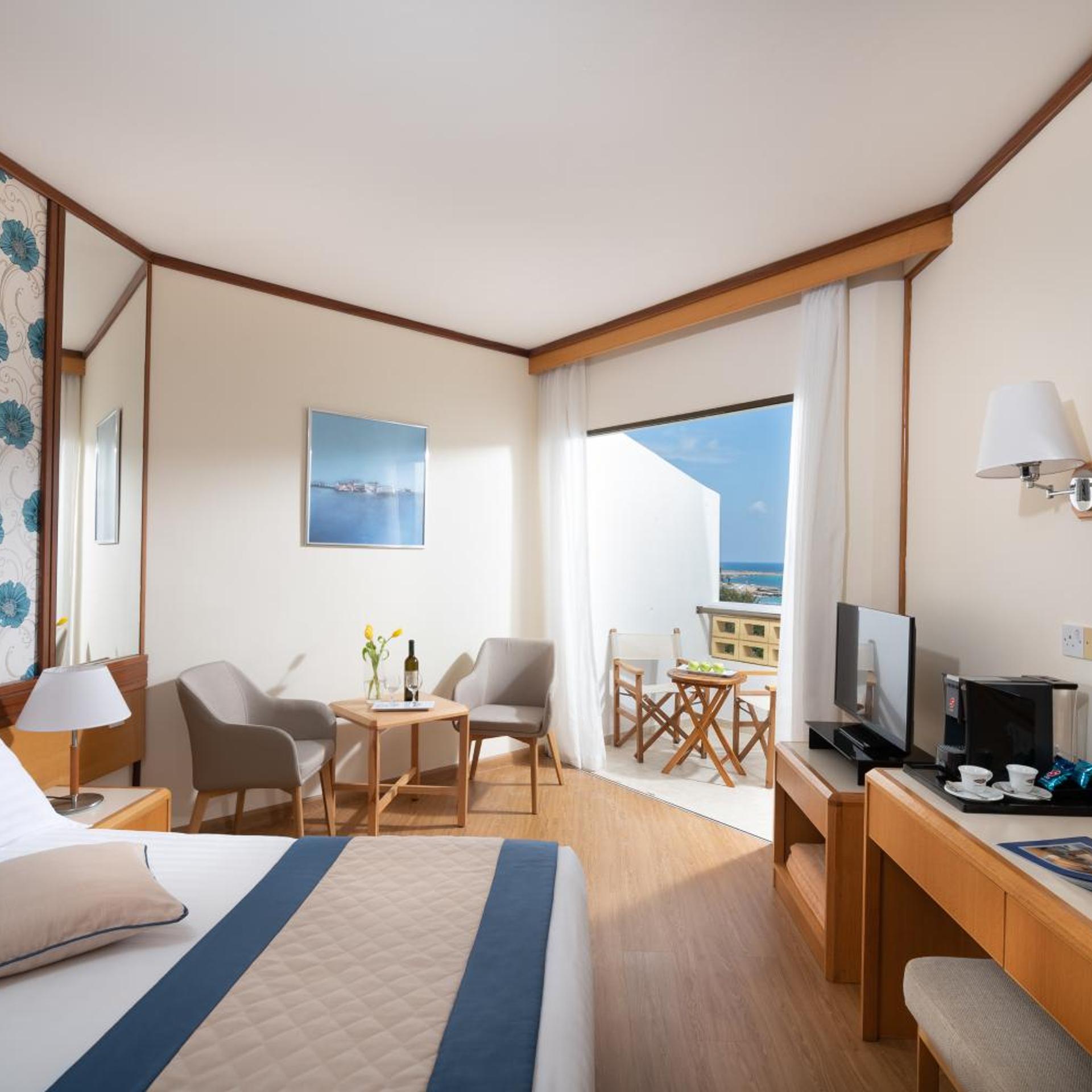 Classic, Double Bed, Side Sea View