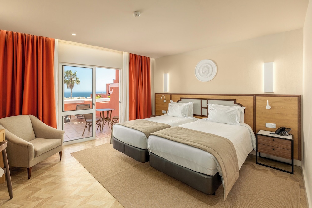 ROOM, TWIN BEDS, OCEAN FRONT