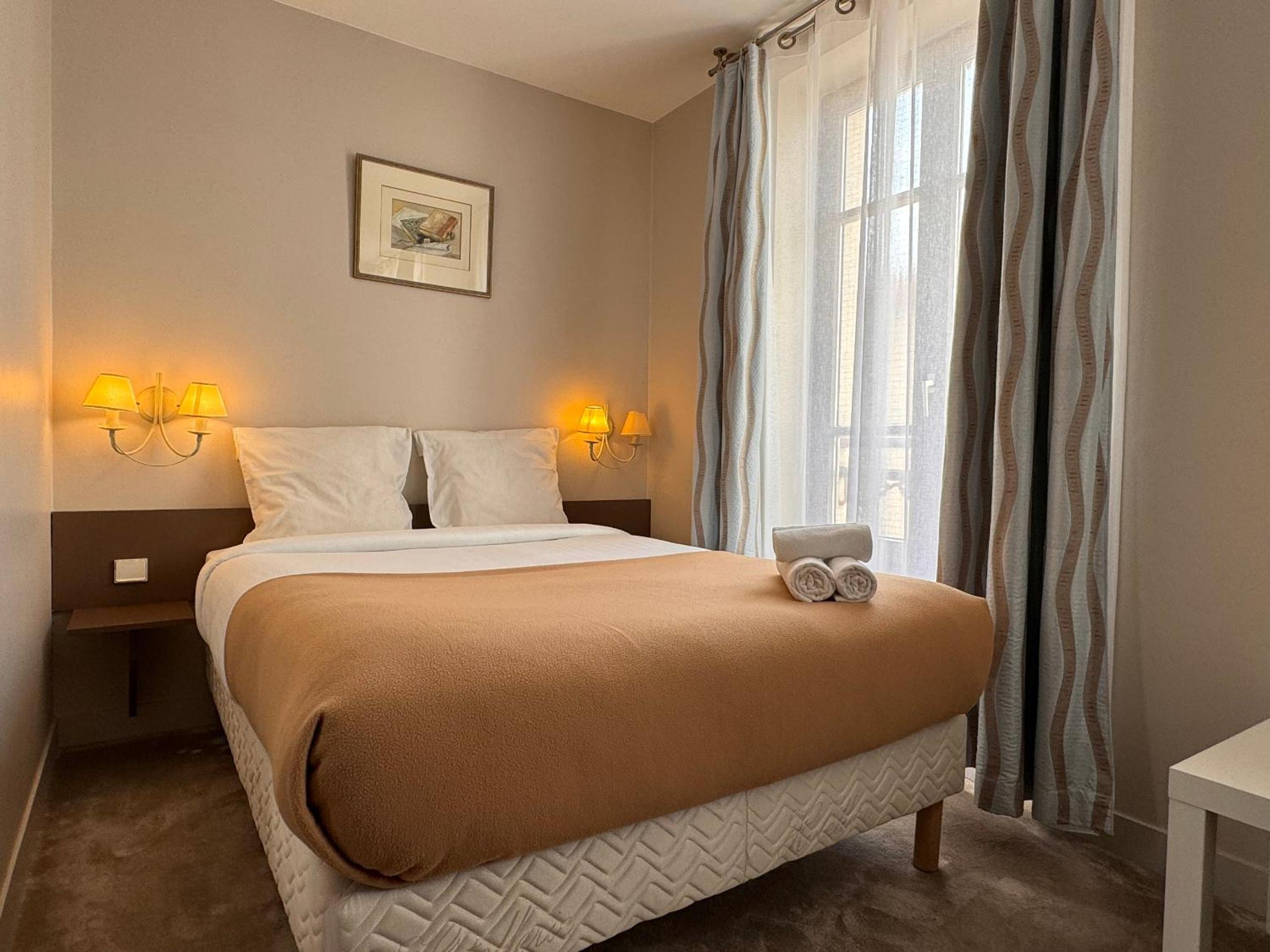 Hotel Paris Vesinet 10/29